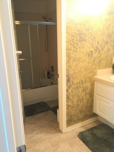 upstairs bath - 19988 Via Joyce Drive