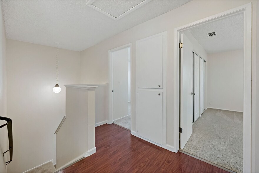 Building Photo - 490 N 5th St