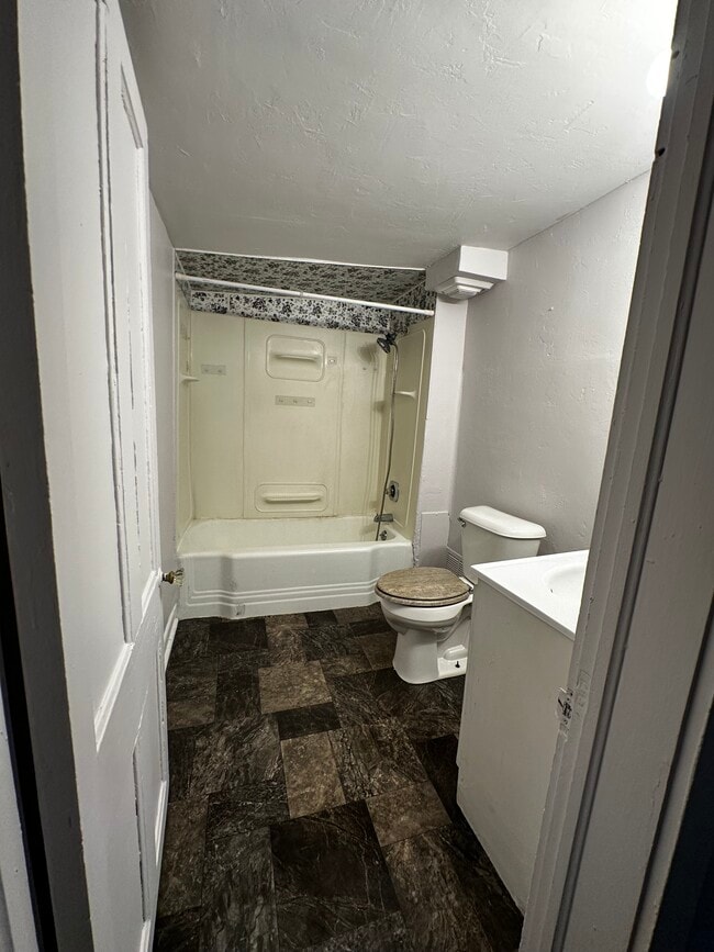 Building Photo - 305 S Western Ave