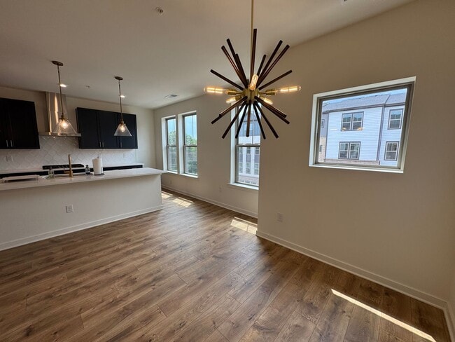 Building Photo - Stylish 3 Bed 2.5 Bath Interior Townhome I...