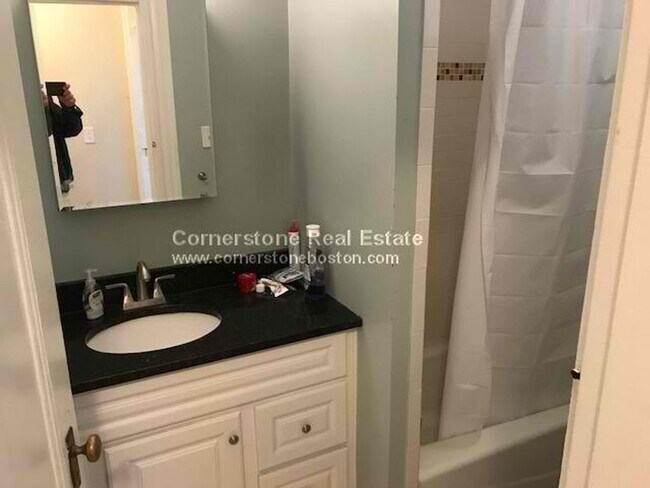 Building Photo - 4 bed in CAmbridge