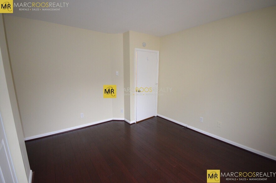 Building Photo - 132 Marginal St