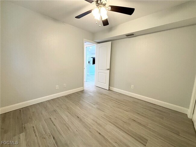 Building Photo - 1324 SE 6th Ave