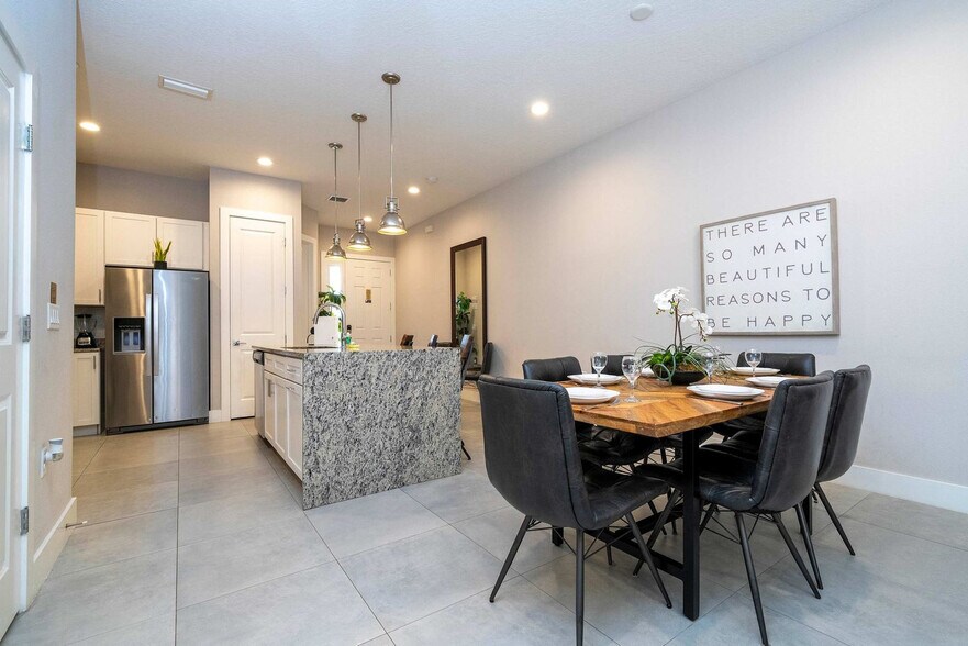 Building Photo - 7592 Sunny Dreams Ln