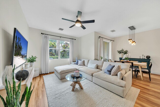 Building Photo - 6086 Seminole Gardens Cir