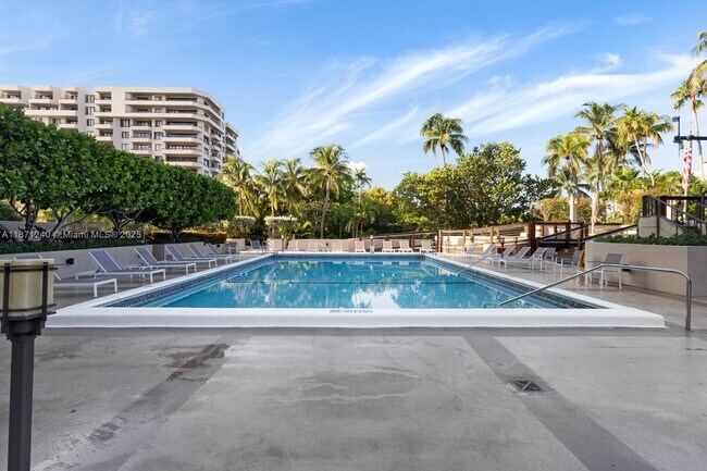 Building Photo - 251 Crandon Blvd