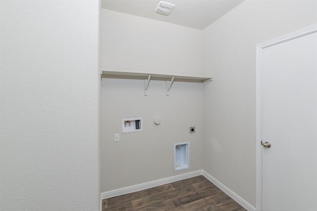 Building Photo - 6621 Kildare Dr