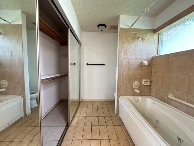Building Photo - 3306 Kempwood Dr