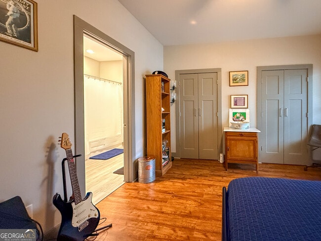 Building Photo - 270 Townview Dr