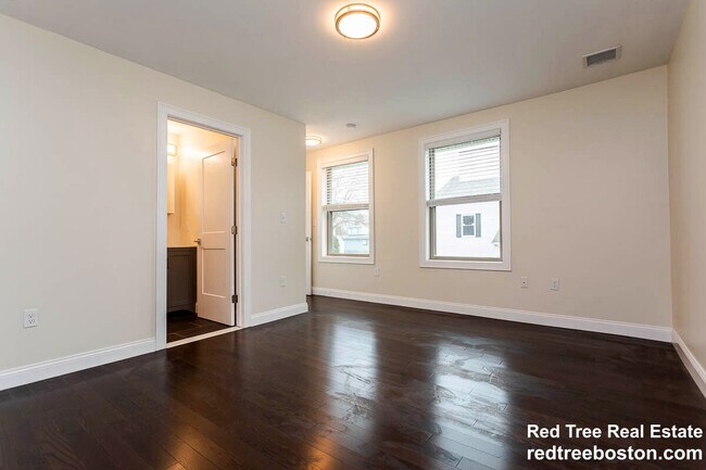 Building Photo - 476 Fulton St