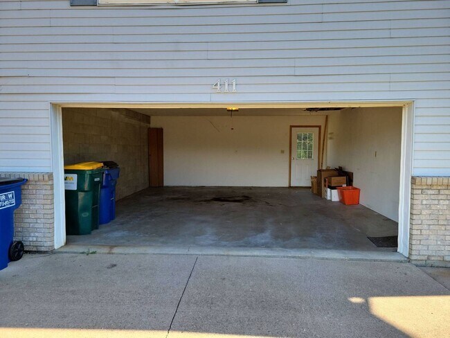 Building Photo - 407-409 Gaylee Street