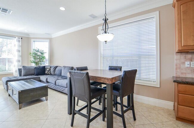 Building Photo - 5835 Stratford Gardens Dr