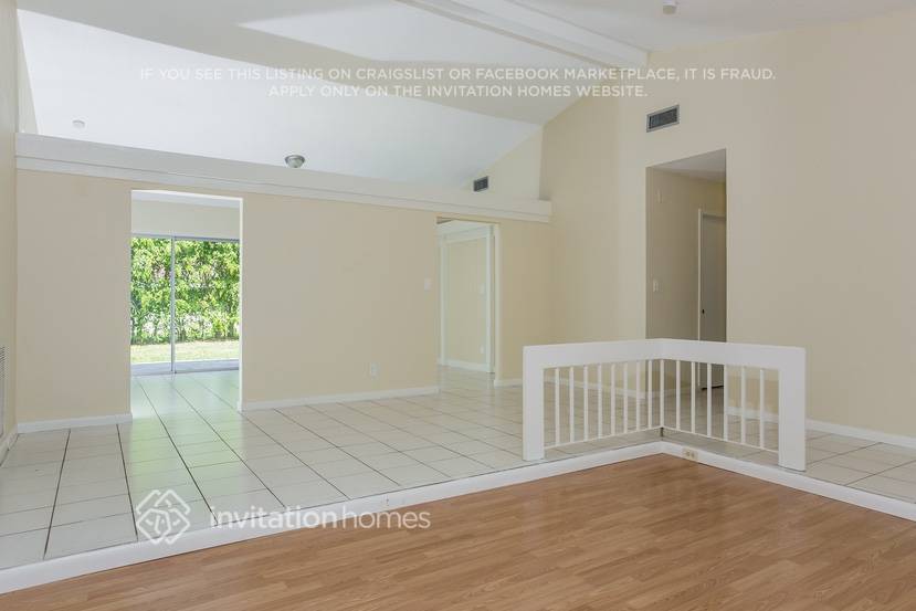 Building Photo - 10431 NW 20th Ct