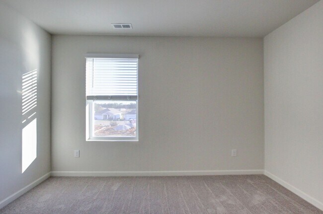 Building Photo - Wow!! 18-month lease in Sango!!