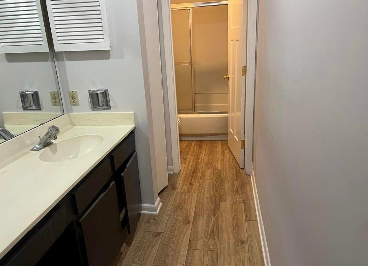 En Suite Bathroom - 4517 Sharon Chase Dr