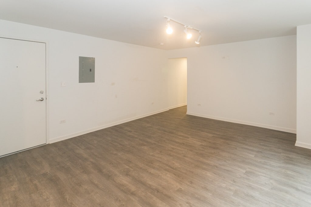 Building Photo - 940 W Winona St