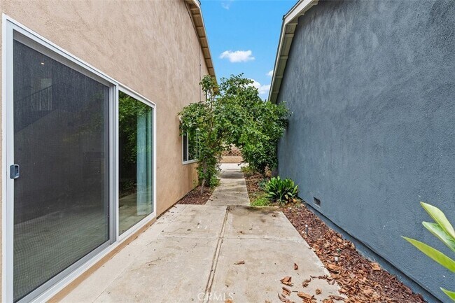 Building Photo - 26451 Vía Juanita