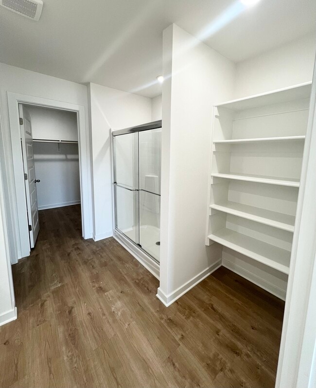 Building Photo - 561 Shepherd St