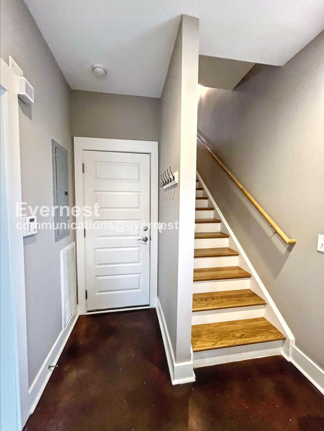 Building Photo - 600 Garfield St