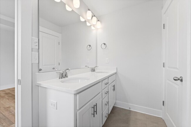 Building Photo - Brand New Lake Front Davidson Townhome
