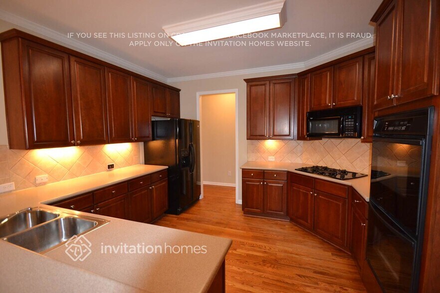Building Photo - 2715 Ivy Hill Dr NE
