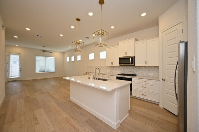 Building Photo - 4112 Farm Holw St