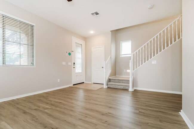 Building Photo - 15410 W Laurel Ln