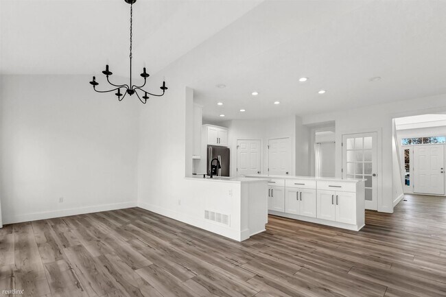 Building Photo - 4 br, 3.5 bath House - 6117 Antler Crossing