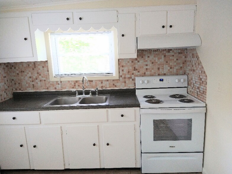 Building Photo - 261 S Riverside Rd