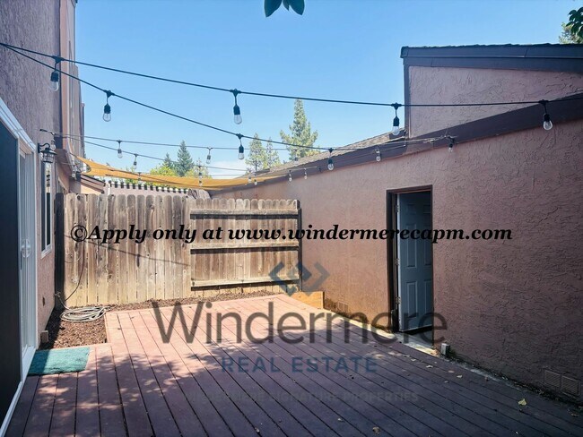 Building Photo - 127 Touchstone Pl