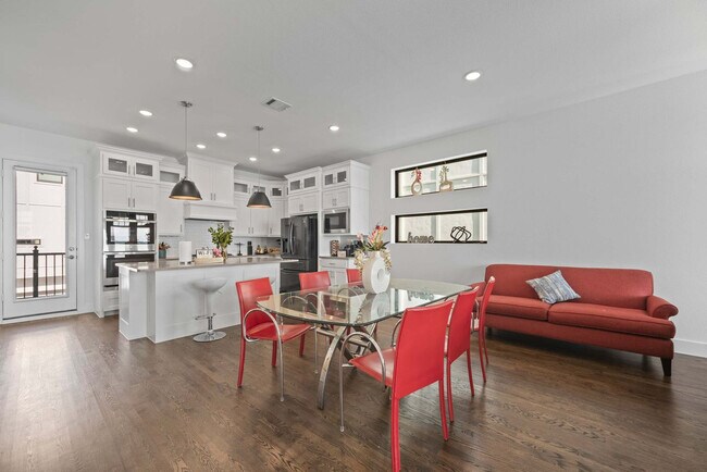 Building Photo - 516 Secretariat Dr