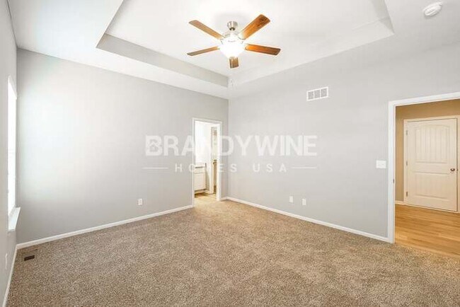Building Photo - APPLY NOW! 5BED 3BATH
