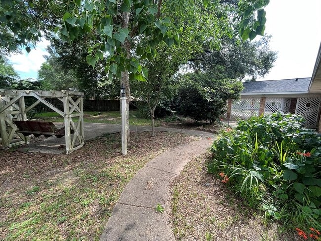 Building Photo - 562 Barcelona Dr