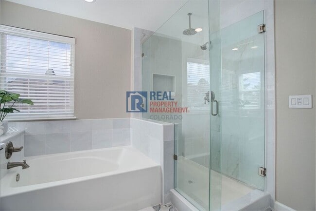 Building Photo - 5934 Instone Cir