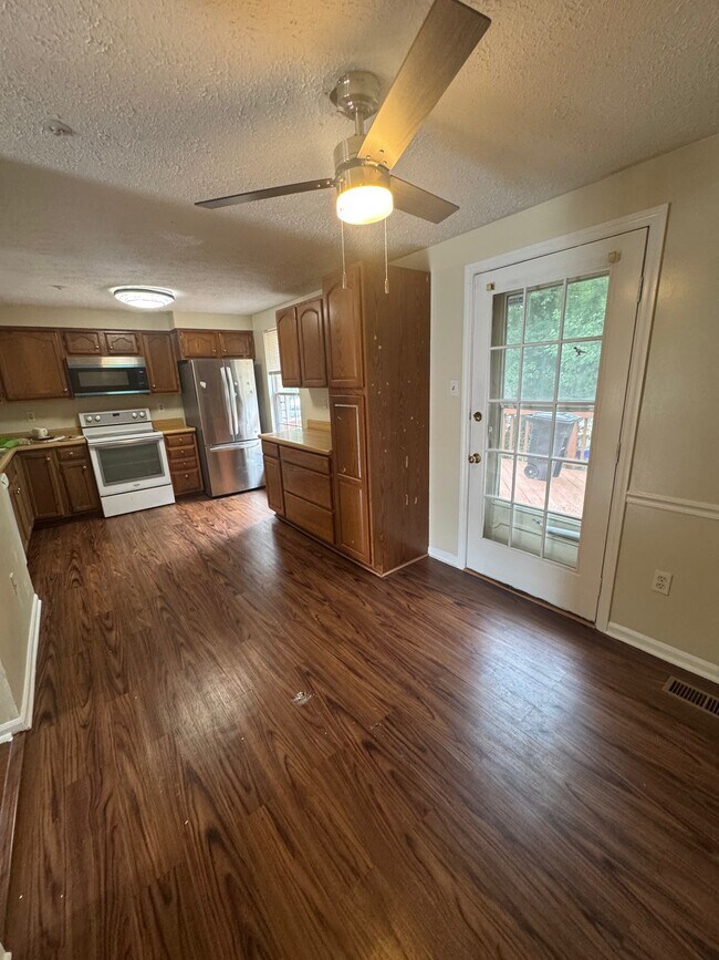Building Photo - 8918 Pembrook Woods