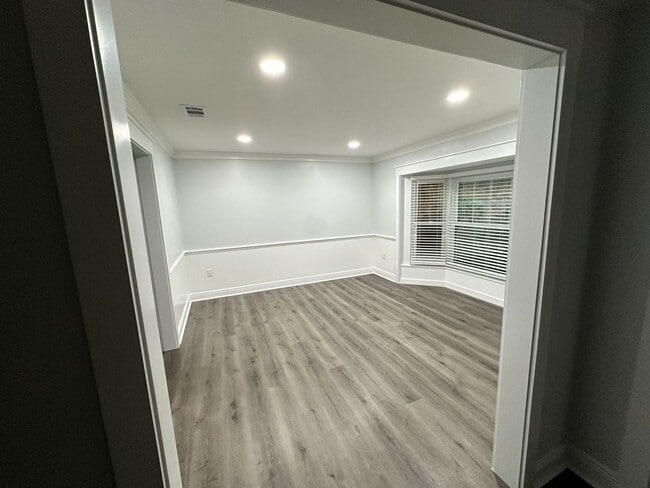 Building Photo - Spacious 4 Bedroom 3 Bath in Southoak