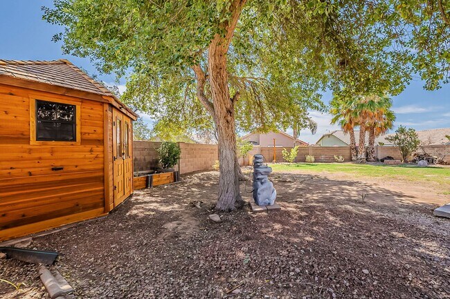 Building Photo - 4 bed, 2 bath home in Peoria