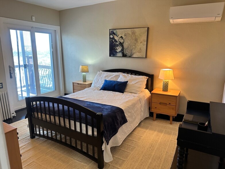 Spacious bedroom with great natural light and en-suite balcony - 2328 Primrose St
