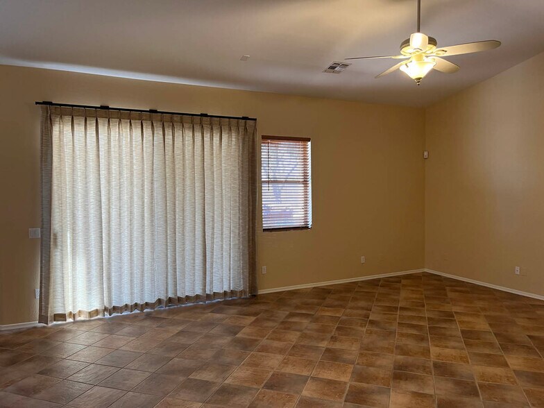 Great Room - 4629 E Thunder Hawk Rd