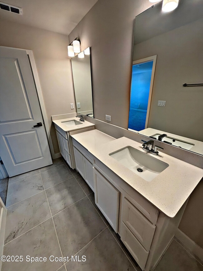Building Photo - 1685 Kendall Pointe Pl