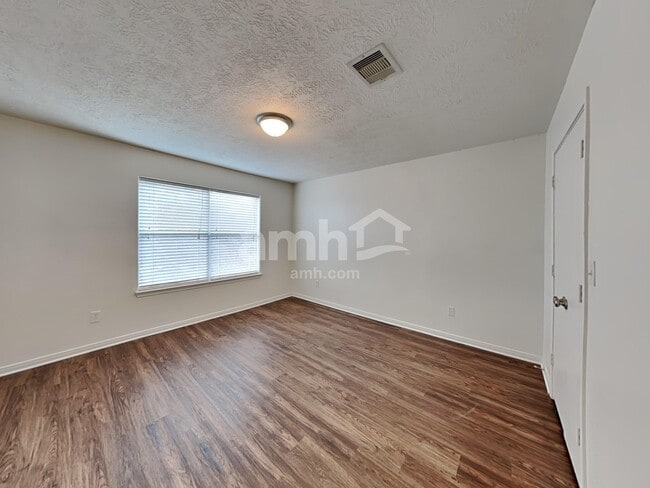 Building Photo - 9116 Dolphin Cir