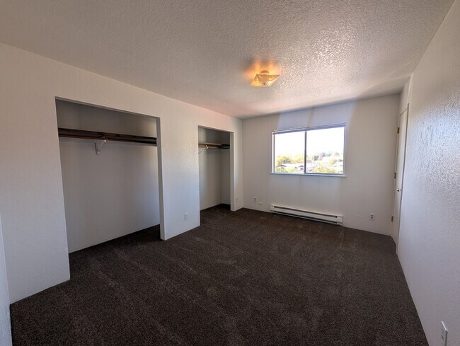 Building Photo - 275 Rose Ave