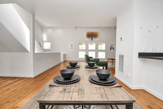 Building Photo - 1806 Drew St