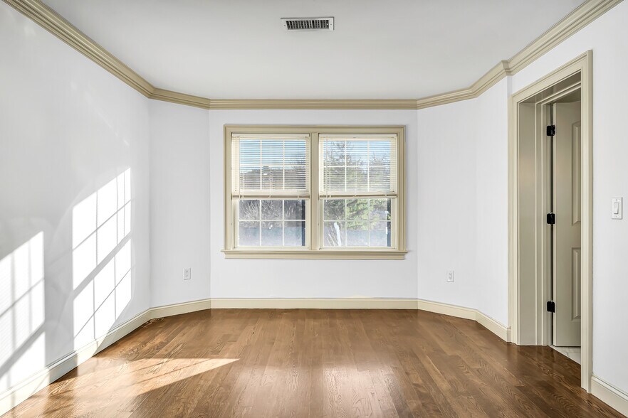 Building Photo - 2601 Washington St