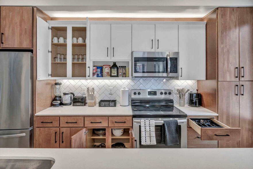 Building Photo - 2189 Cornell Rd