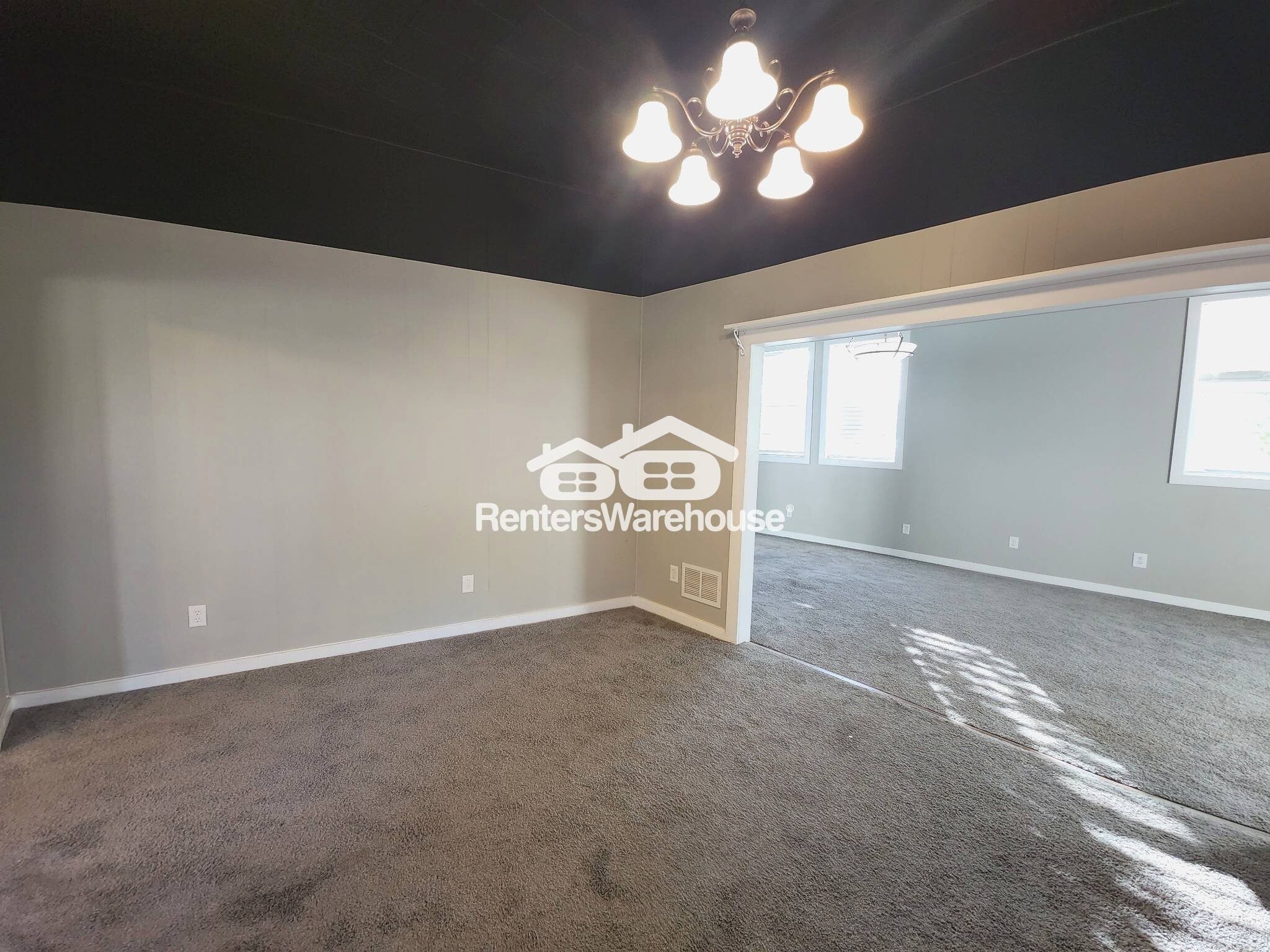 Building Photo - 200 N Vine St