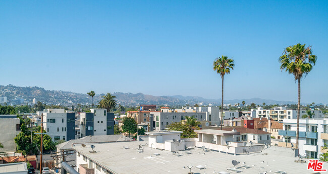 Building Photo - 116 S Croft Ave