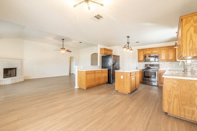 Building Photo - 706 Indian Blanket