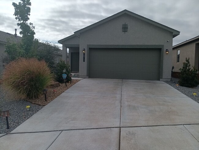 Primary Photo - 3 Bedroom, 2 Bathroom Home! Schedule a Sho...