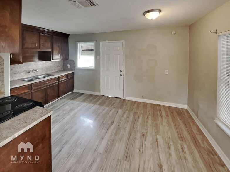 Building Photo - 4925 Merrimac St